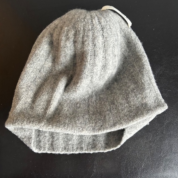 Babaton (Aritzia) Grey Wool Blend Knit Beanie Hat - Picture 8 of 11